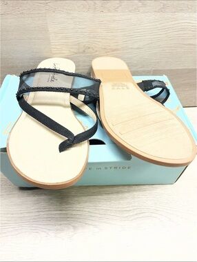 Life Stride Black Beaded Mesh Thong Sandals #237